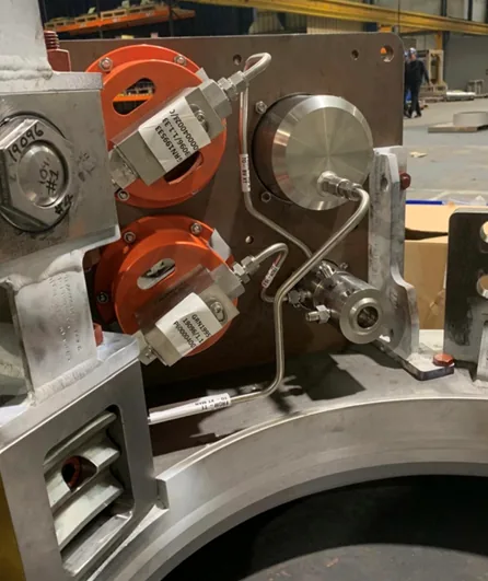Hydraulic connections and valve interfaces on a subsea tooling assembly
